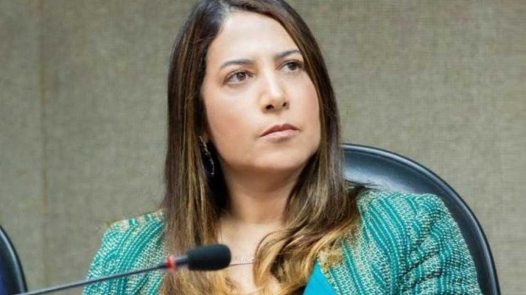 claudia-lauro-de-freitas-6